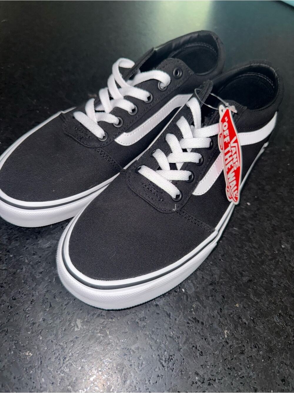NEW Vans Lace-Up Canvas Black and White Low-Top Skate Sneakers UNISEX 9.5 M 11 W